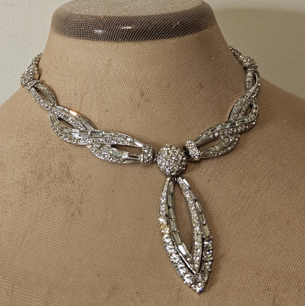 Elegant Silver Necklace with Crystal Accents
